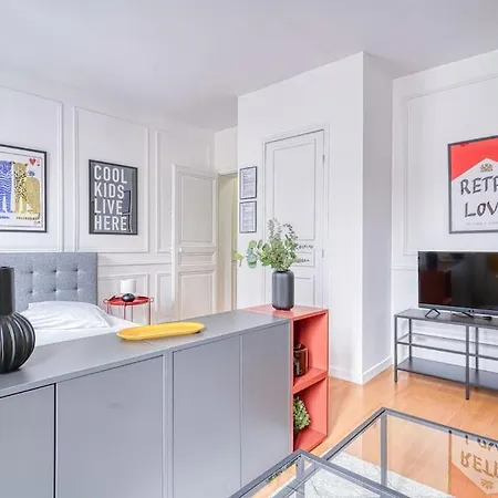 3 People Voltaire-saint Ambroise Apartment