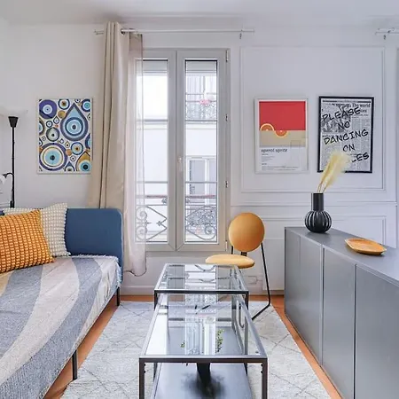 3 People Voltaire-saint Ambroise * Paris